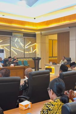 Gubernur Riau Lantik Kepengurusan LKS Tripartit dan Dewan Pengupahan Provinsi Riau